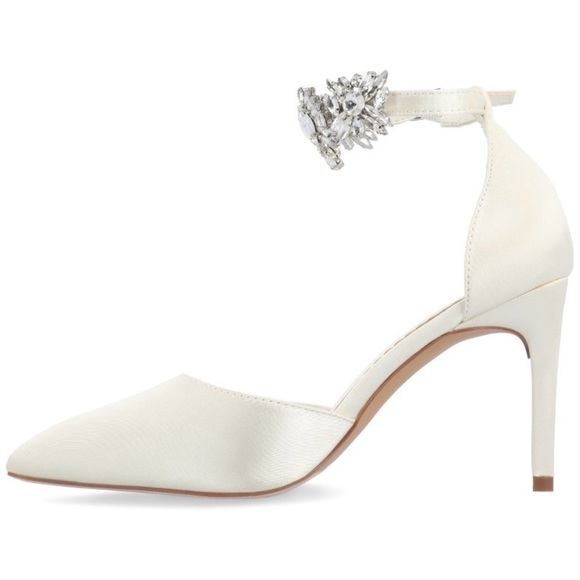 Journee Collection Cream Heels with Floral Accent - Picture 2 of 15